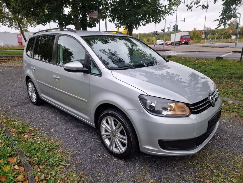 VW Touran 150.000 km 8.000 € Köln 51107