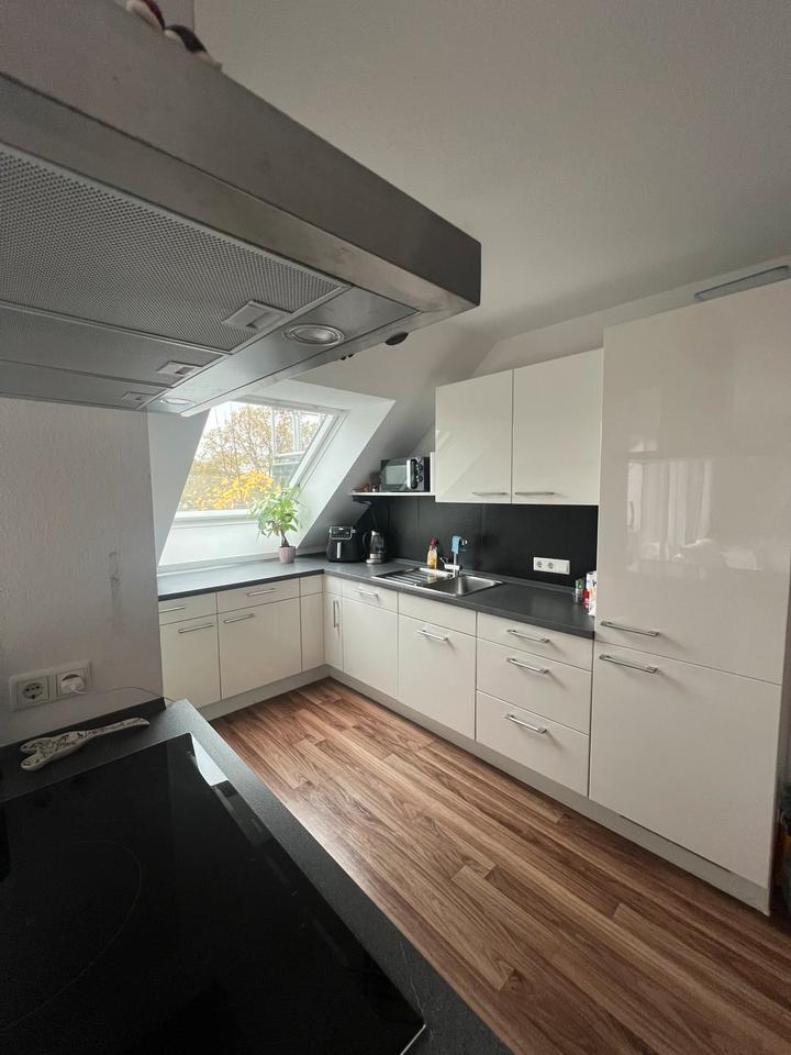 Renovierte Wohnung mit 3,5 Zimmern in Bergisch Gladbach -Hand zimmer