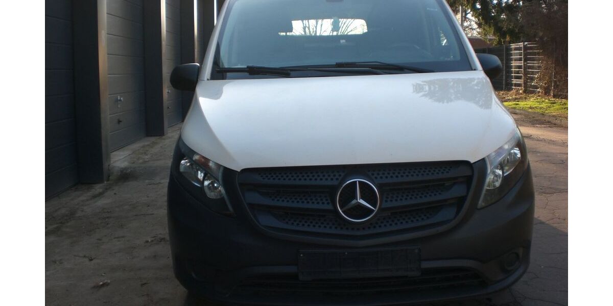 Mercedes-Benz Vito 215.300 km 9.900 &euro; Köln 50735