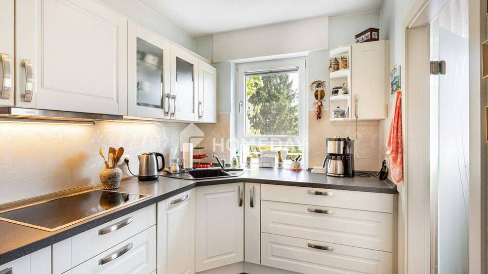 Stilsicher wohnen in Bonn-Beuel: moderne 3-Zimmer-Wohnung mit Balkon, Stellplatz und Substanz
