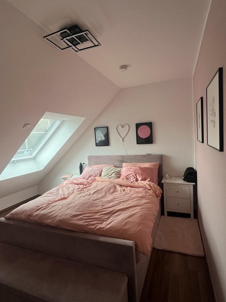 Renovierte Wohnung mit 3,5 Zimmern in Bergisch Gladbach -Hand zimmer