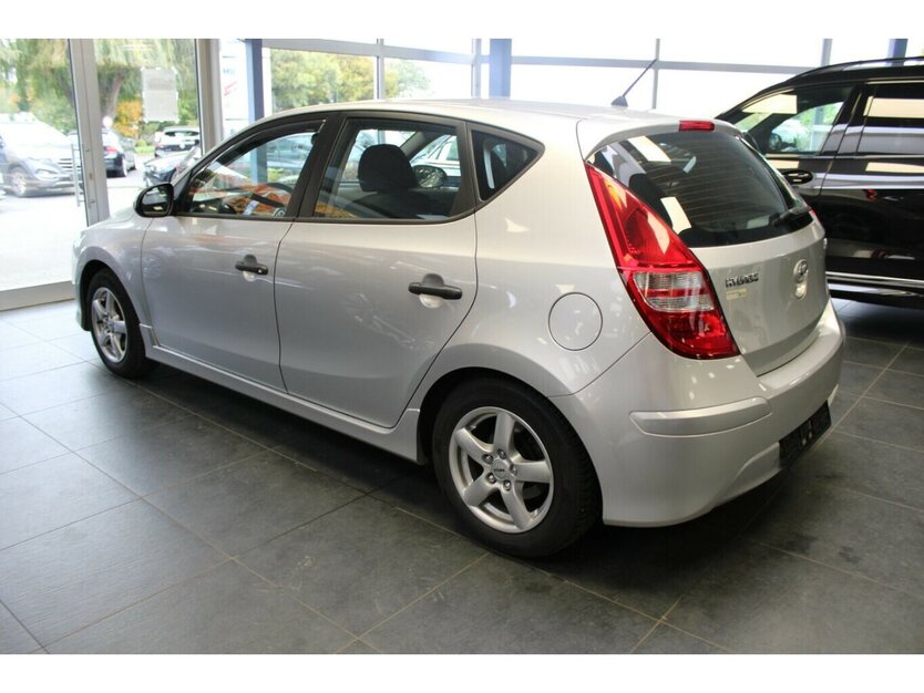 Hyundai i30 1.4 - WENIG KILOMETER - Klima - SHZ - 44.976 km 7.980 € Euskirchen 53881