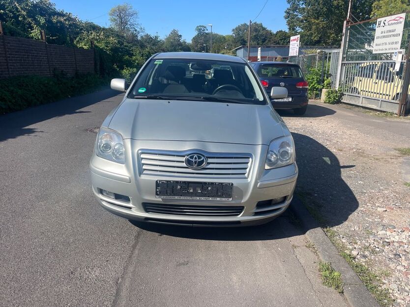 Toyota Avensis 197.000 km 3.200 € Köln 50739