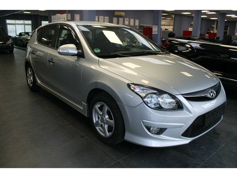 Hyundai i30 1.4 - WENIG KILOMETER - Klima - SHZ - 44.976 km 7.980 € Euskirchen 53881