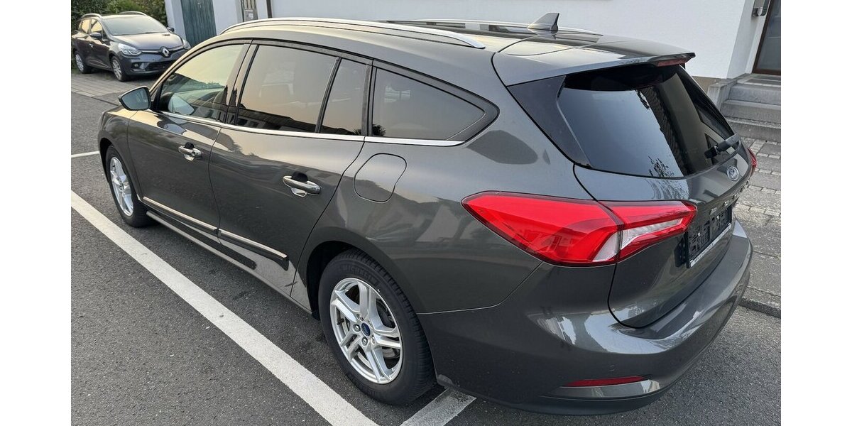 Ford Focus Navi Temp.Sitzh.Spurh.CarPlay EU6 GARANTIE 93.000 km 12.500 &euro; Erftstadt 50374