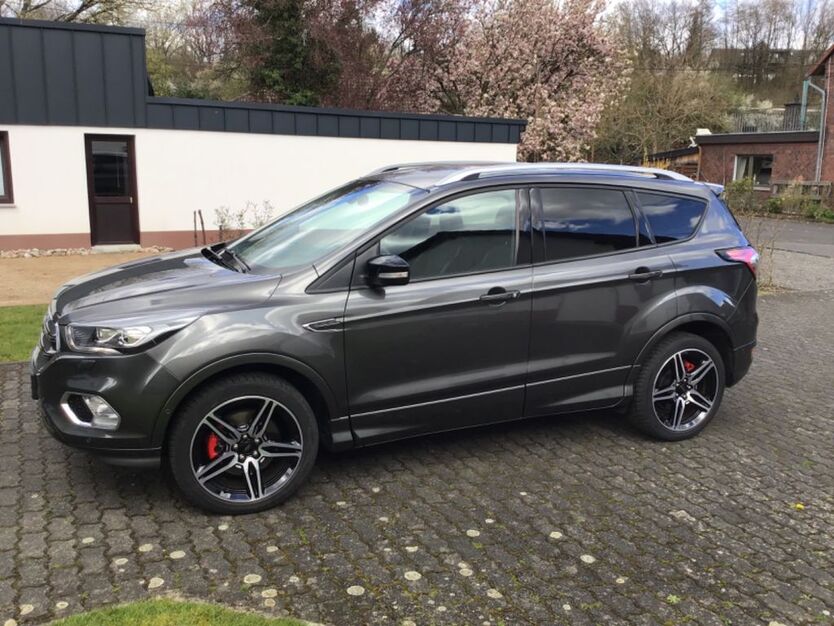 Ford Kuga 53.667 km 17.999 € Windeck 51570