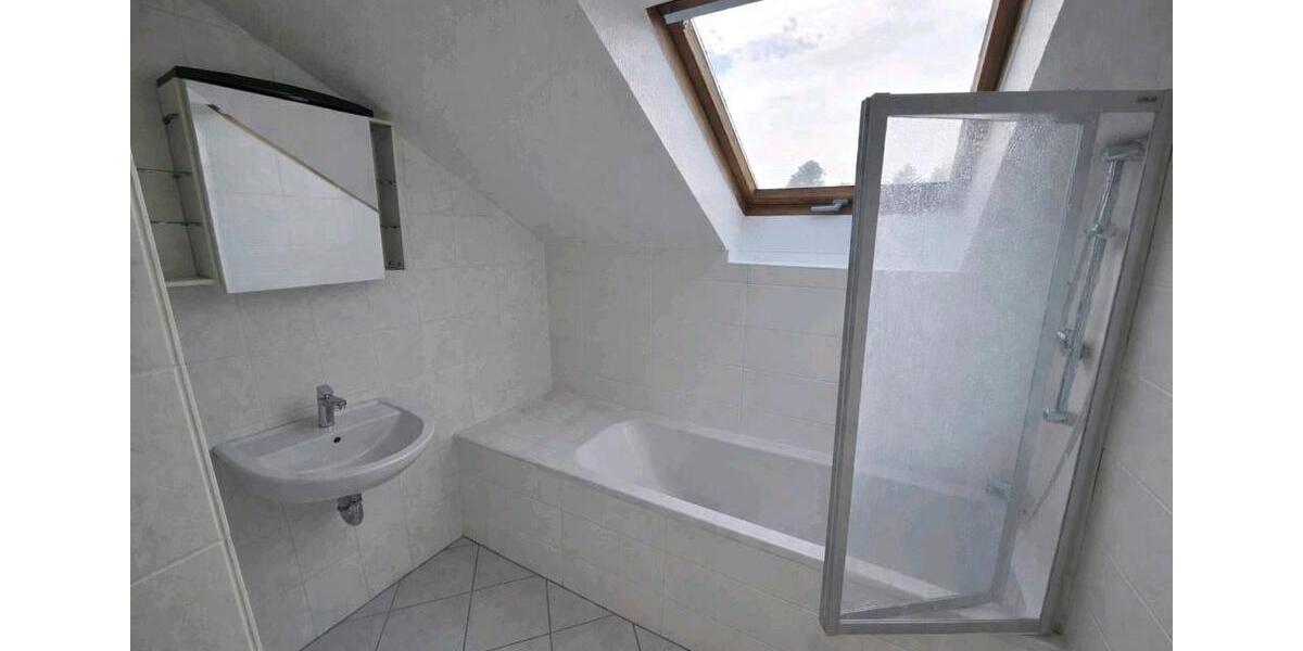 Dachgeschoßwohnung Siegburg - 3 Zimmer, 75 m&sup2;, 975&euro; | Angebot:26296339