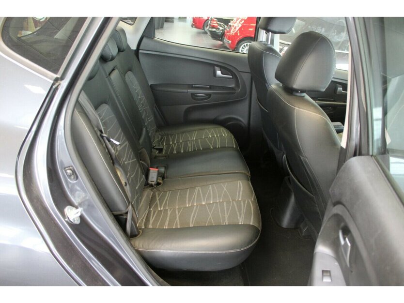 Kia Venga 1.6 CVVT Edition 7 - Panorama - 42.466 km 9.980 € Euskirchen 53881