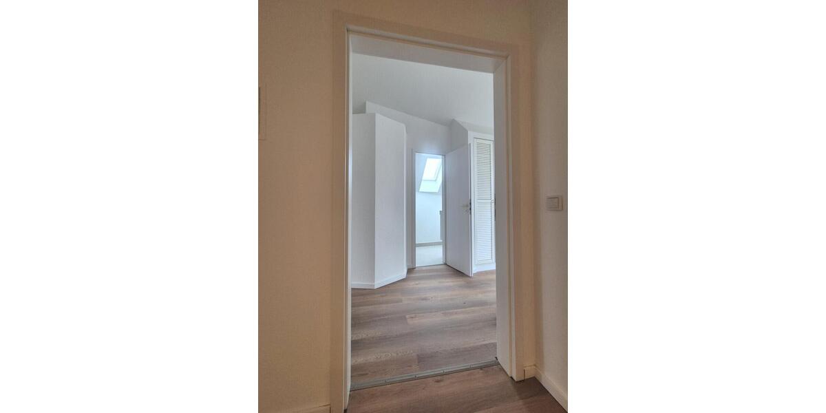 Einfamilienhaus Köln Kalk - 7 Zimmer, 250 m&sup2;, 3.100&euro; | Angebot:24774609