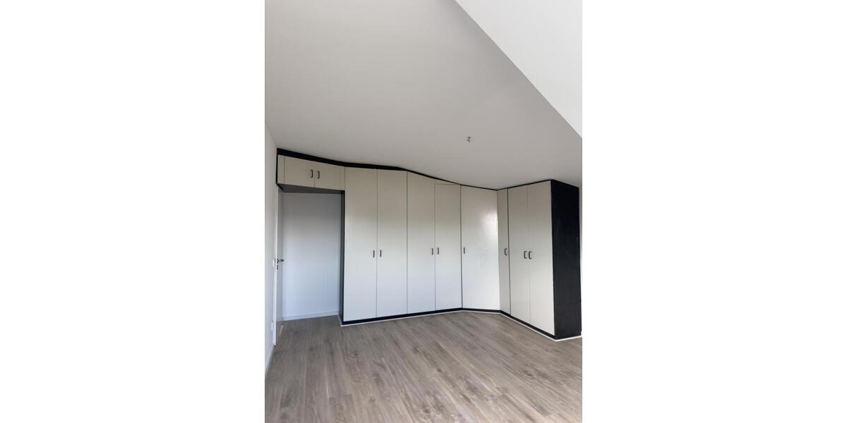 Dachgeschoßwohnung Niederkassel - 2 Zimmer, 85 m&sup2;, 970&euro; | Angebot:24603857