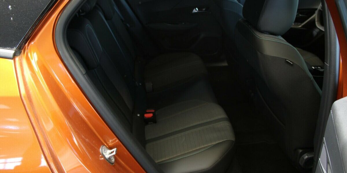 Peugeot 2008 PureTech 100 Allure 44.792 km 14.980 &euro; Euskirchen 53881