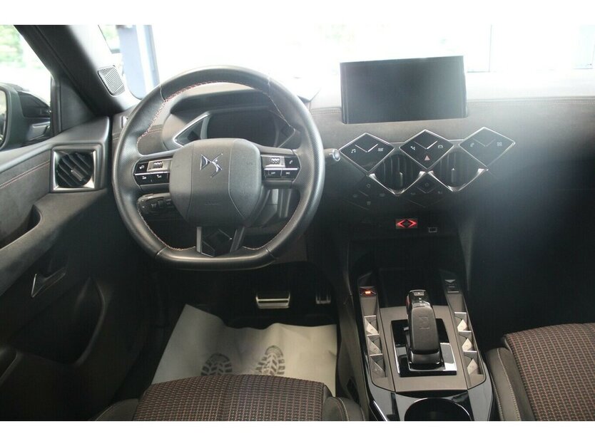 DS Automobiles DS3 Crossback E-Tense Performance Line 37.375 km 15.980 € Euskirchen 53881