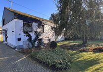 Freistehendes Einfamilienhaus mit EinliegerWohnung, Doppelgarage und parkähnlichem Garten