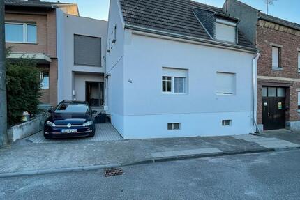 Haus Bornheim - 5 Zimmer, 250 m&sup2;, 935.000&euro; | Angebot:24845285