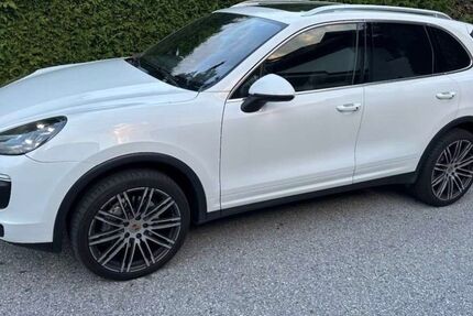Porsche Cayenne 268.000 km 28.300 € Köln 50678