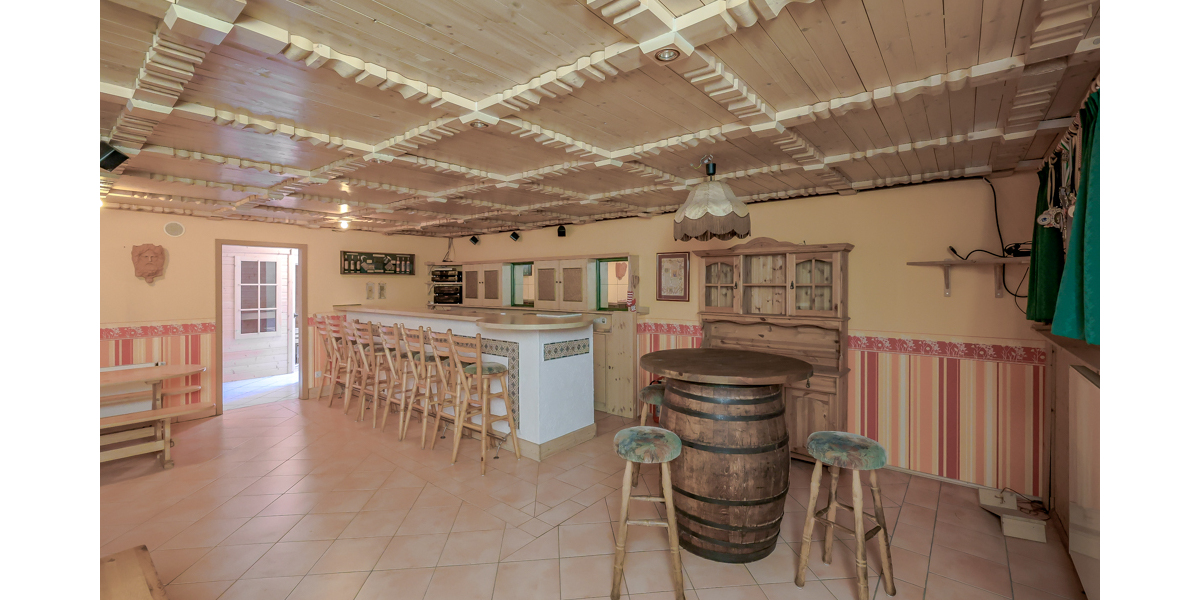 Großzügiges Einfamilienhaus auf weitläufigem Grundstück mit Sauna, Nebengebäude und Doppelgarage - Einfamilienhaus Königswinter / Berghausen Berghausen | Angebot:27224852