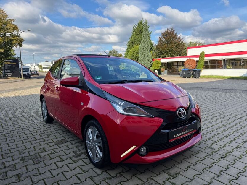 Toyota Aygo (X) 56.645 km 11.290 € Köln 50859
