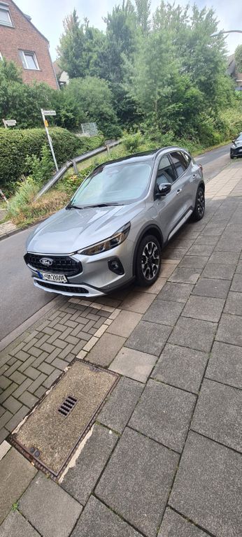 Ford Kuga 5.800 km 43.900 € Köln 50829
