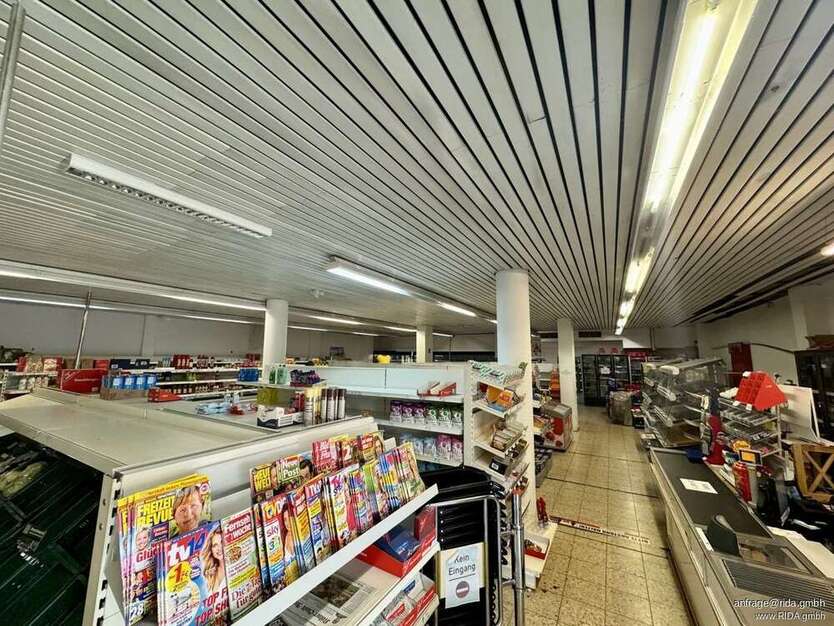 Einzelhandel in Köln 3.900 € 320 m²