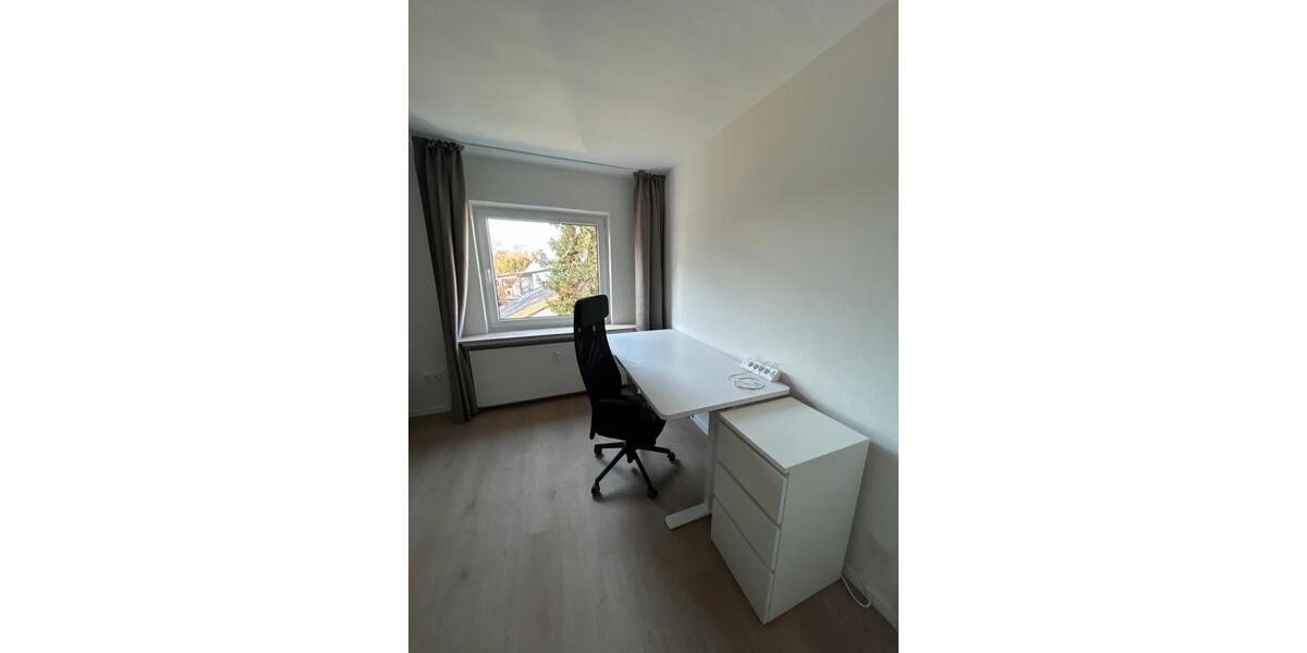 Dachgeschoßwohnung Bonn Gronau - 1 Zimmer, 22 m&sup2;, 670&euro; | Angebot:25312293