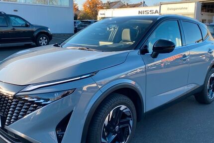 Nissan Qashqai 22.500 km 29.890 &euro; Troisdorf 53840