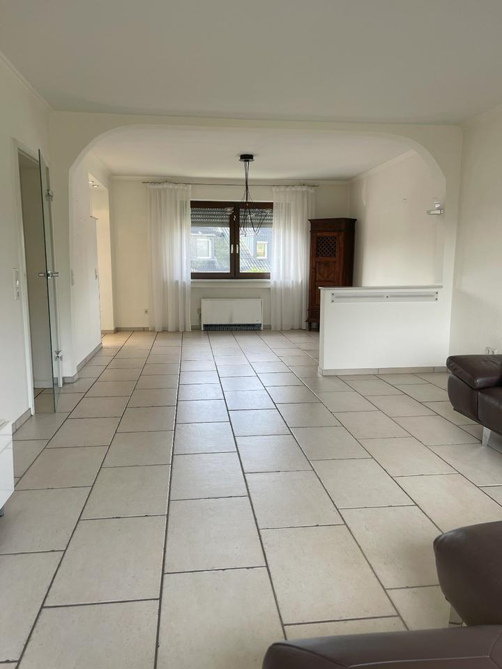 Maisonette-Eigentumswohnung in 2-Parteienhaus nahe Frechener City