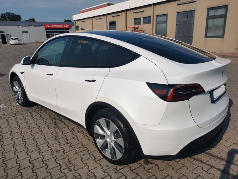 Tesla Model Y 9.800 km 36.400 € Bornheim 53332
