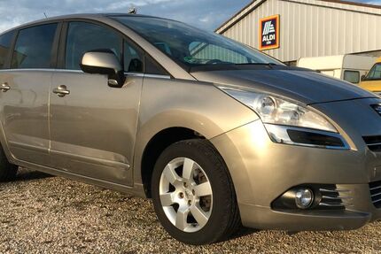 Peugeot 5008 152.000 km 2.999 € Bonn 53227