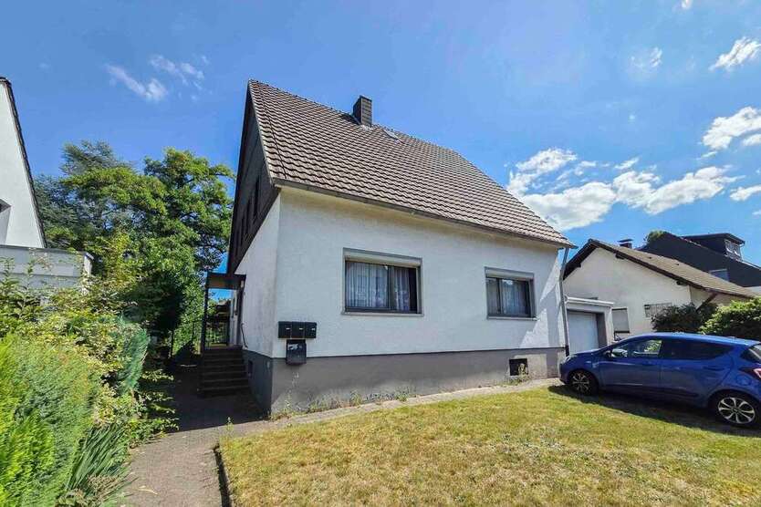 Haus zum Kaufen in Bergisch Gladbach 628.000 € 199.26 m² 8 zimmer
