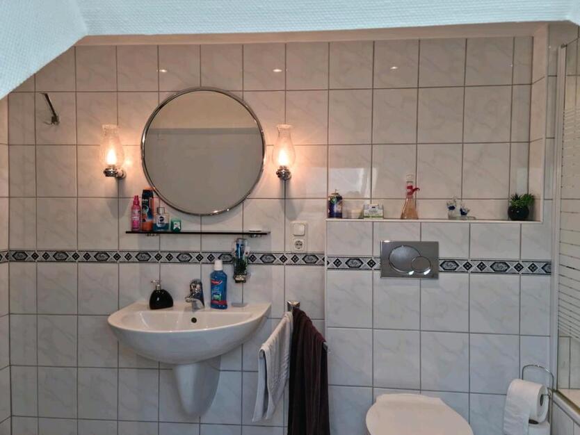Guten Tag, ich verkaufe ein komplett erneuert Einfamilienhaus.