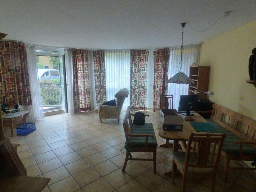 Bensberg - zentrale Ruhiglage (dank Seitenstraße), 2 Zimmer, 2 Balkone, Dusch- und Wannenbad mit Fenster und separates Gäste-WC 2 zimmer