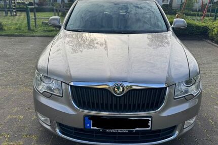 Skoda Superb 124.400 km 7.400 &euro; Köln 50677