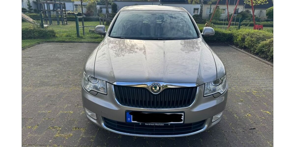Skoda Superb 124.400 km 7.400 &euro; Köln 50677