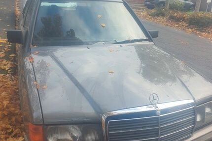 Mercedes-Benz 190 166.000 km 2.900 &euro; Bonn 53227