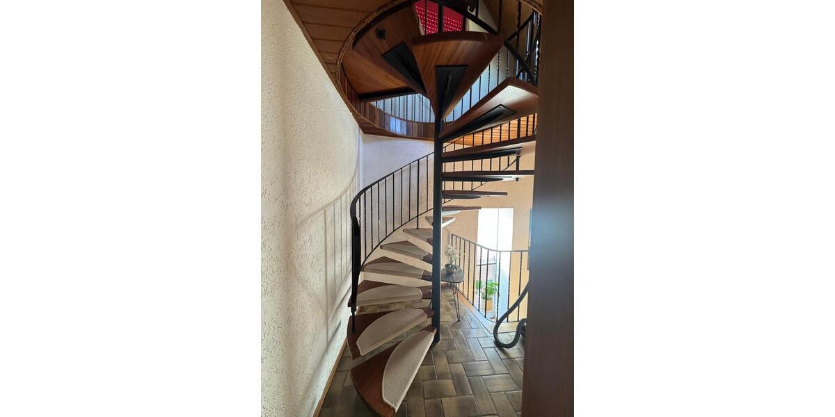 Etagenwohnung Erftstadt - 5 Zimmer, 159 m&sup2;, 1.550&euro; | Angebot:25751622