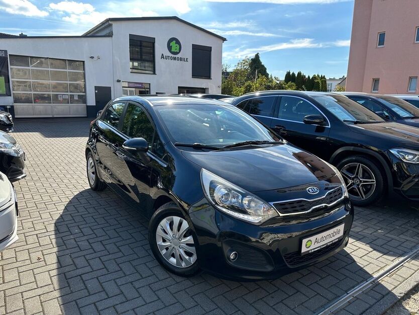 Kia Rio 278.530 km 3.499 € Troisdorf 53840