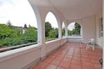 Wunderschöne, großzügige AltbauWohnung! Großer Balkon-toller Schnitt-zentral gelegen