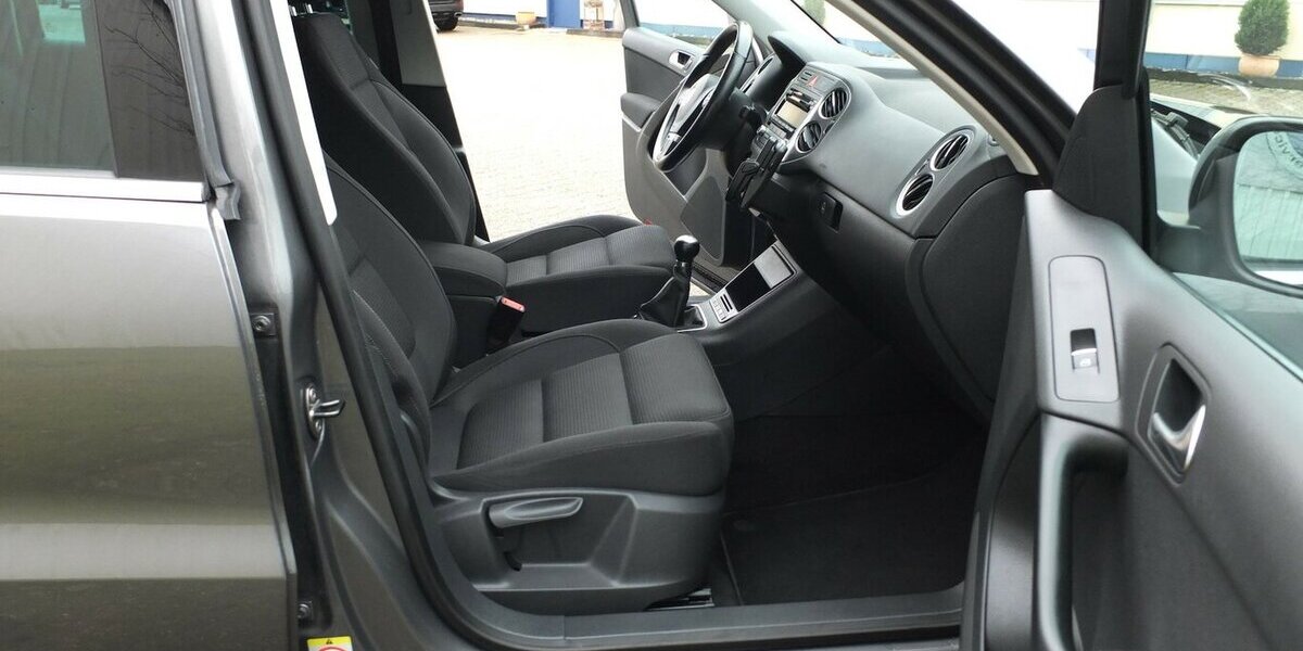 VW Tiguan TEAM orig.ATM ca 52 tkm XENON AHK PARKPILOT 112.432 km 10.450 &euro; Köln 50858