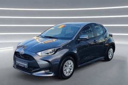 Toyota Yaris 13.210 km 15.490 € Bonn 53119