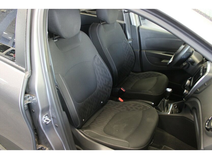 Renault Captur TCe 90 LIMITED 61.333 km 11.480 € Euskirchen 53881