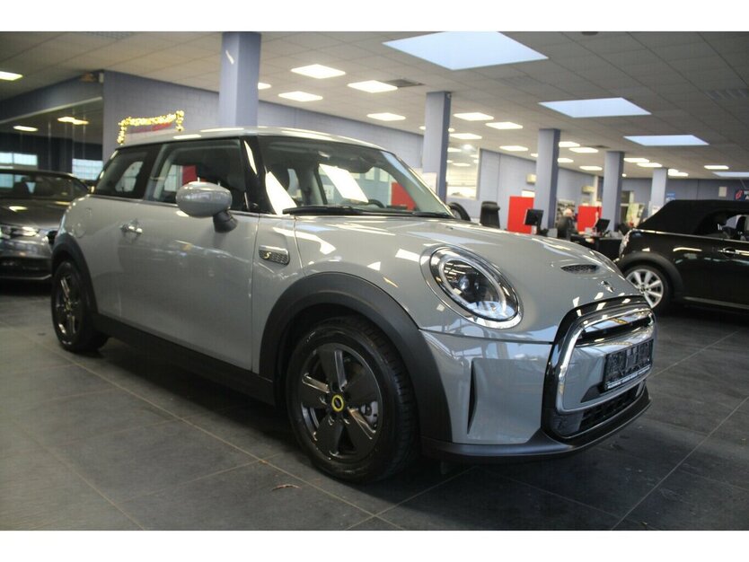 Mini Cooper SE Essential Trim 6.970 km 17.980 € Euskirchen 53881
