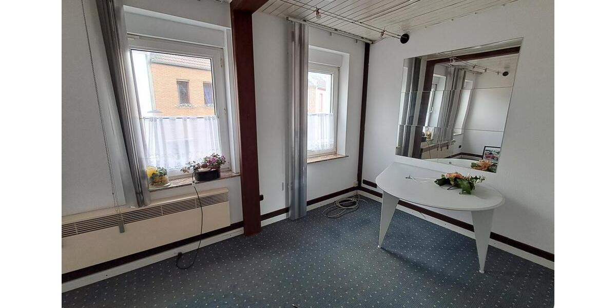 Reihenhaus Euskirchen - 6 Zimmer, 140 m&sup2;, 1.500&euro; | Angebot:27614868