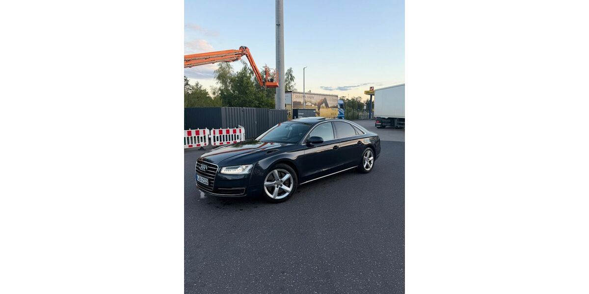 Audi A8 320.000 km 15.250 &euro; Köln 51145