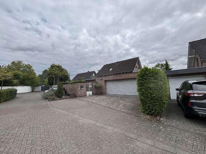 Haus zum Kaufen in Köln 1.200.000 € 227 m²