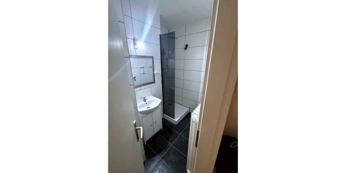 Etagenwohnung Niederkassel - 3 Zimmer, 73 m&sup2;, 144.000&euro; | Angebot:24416299