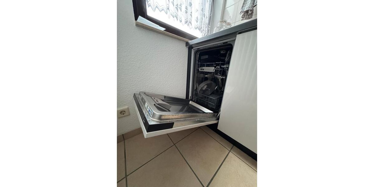 2 Zimmer Dachgeschosswohnung in Ahrweiler, Dusche, Bad,Küche,Raum 2 zimmer