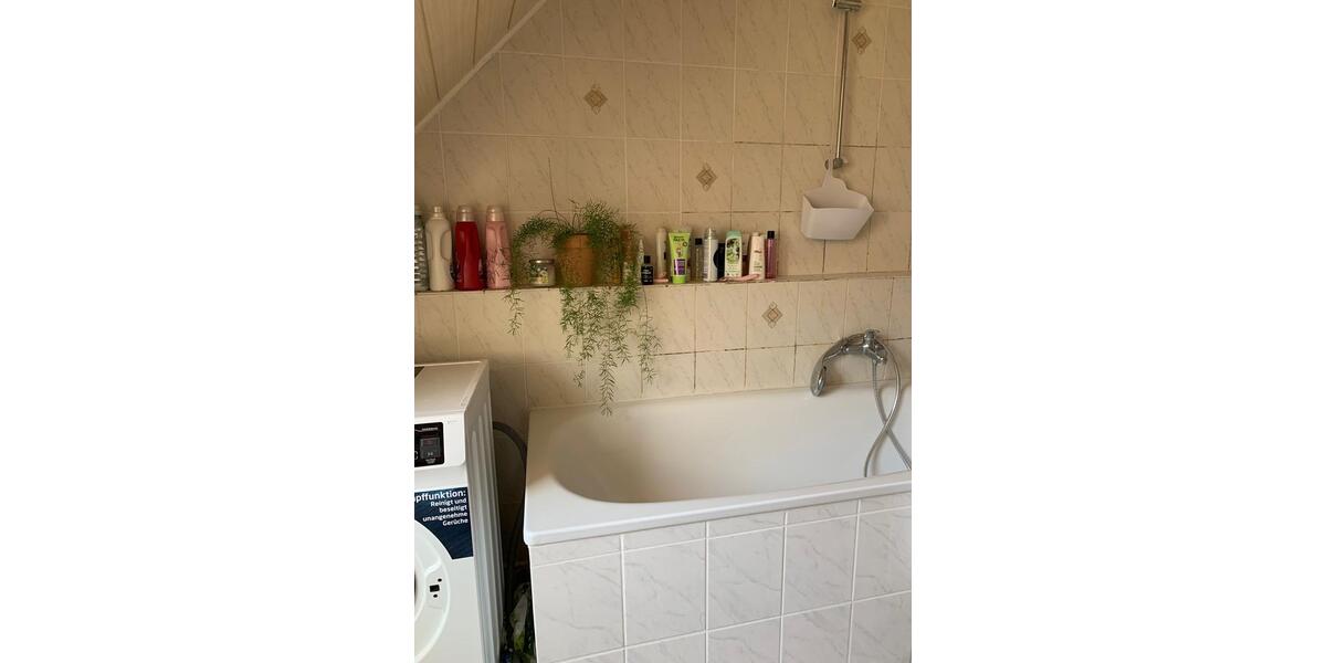 Dachgeschoßwohnung Bonn Tannenbusch - 3 Zimmer, 170 m&sup2;, 547&euro; | Angebot:26256381