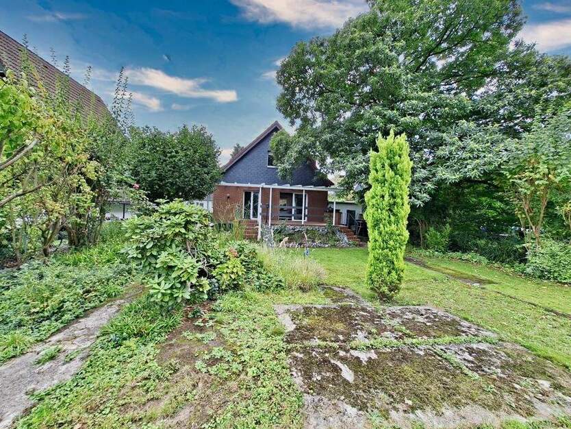 CITYHOUSE: Freistehendes Einfamilienhaus mit viel Potential, traumhaften großen Grundstück, Garage 3 zimmer