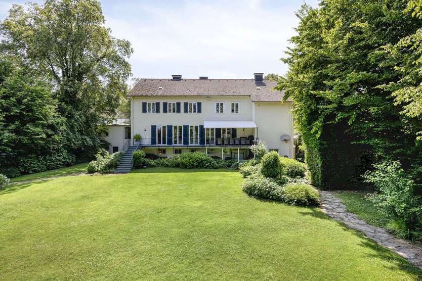 Haus zum Kaufen in Bonn 2.120.000 € 363 m²