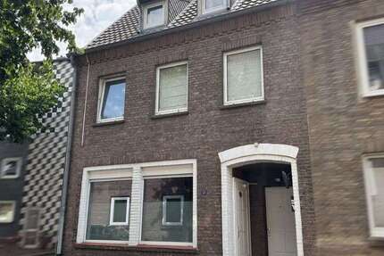 Haus zum Kaufen in Emmerich am Rhein 220.000 € 207.2 m²